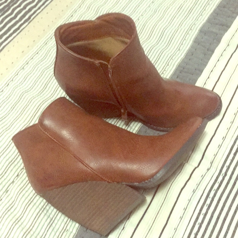 VERY VOLATILE BOOTIE COGNAC SIZE 9
